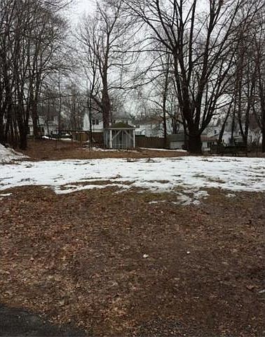 2nd image of 150 Oak St