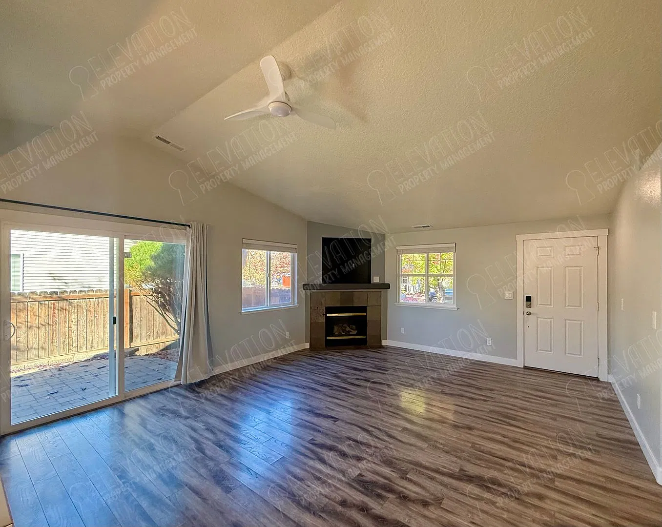 Single Level 3 BR Charmer in SE Bend with Fully Fenced Yard — Photo 3