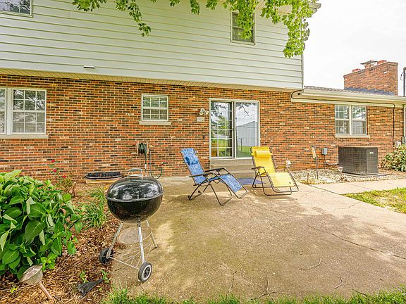 4th image of 10933 Williamsburg Ct