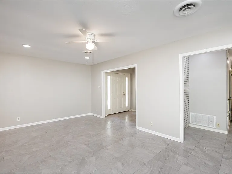 207 Blanco Dr — Photo 22