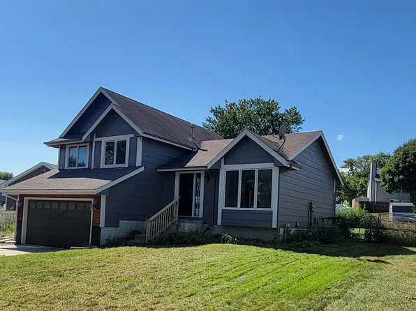 1325 S 4th St, Carlisle, IA 50047