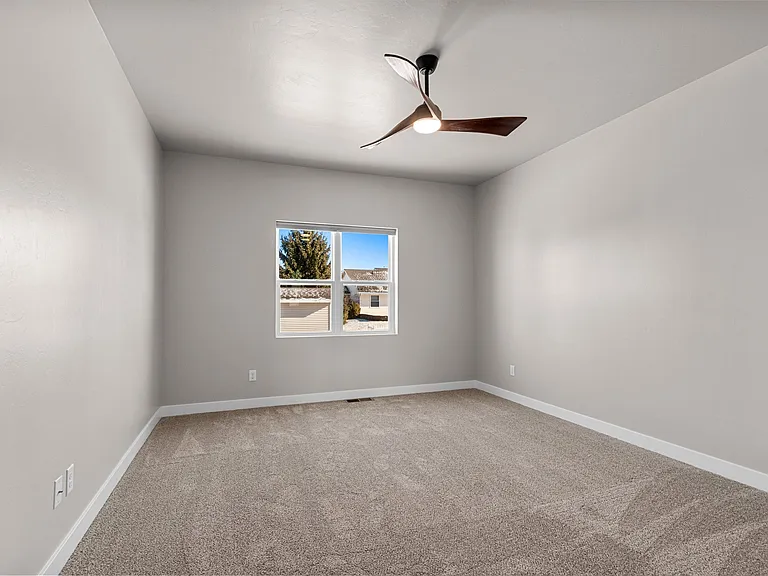 340 Rainbow Ct — Photo 27