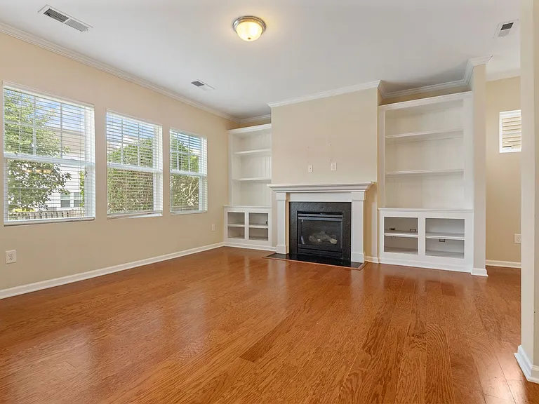 2084 Tanners Mill Dr — Photo 4