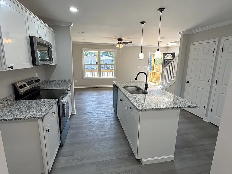 2036 Harrison Ave — Photo 4
