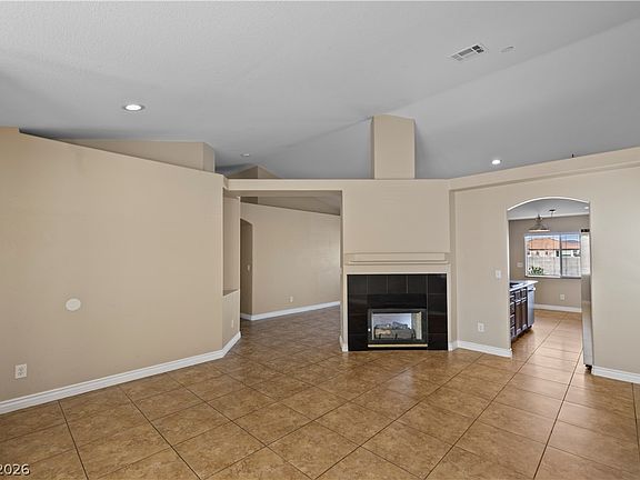 3rd image of 951 High Plains Dr