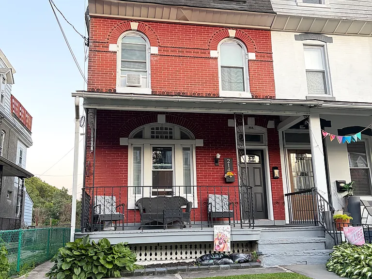214 Rochelle Ave #1 — Photo 9