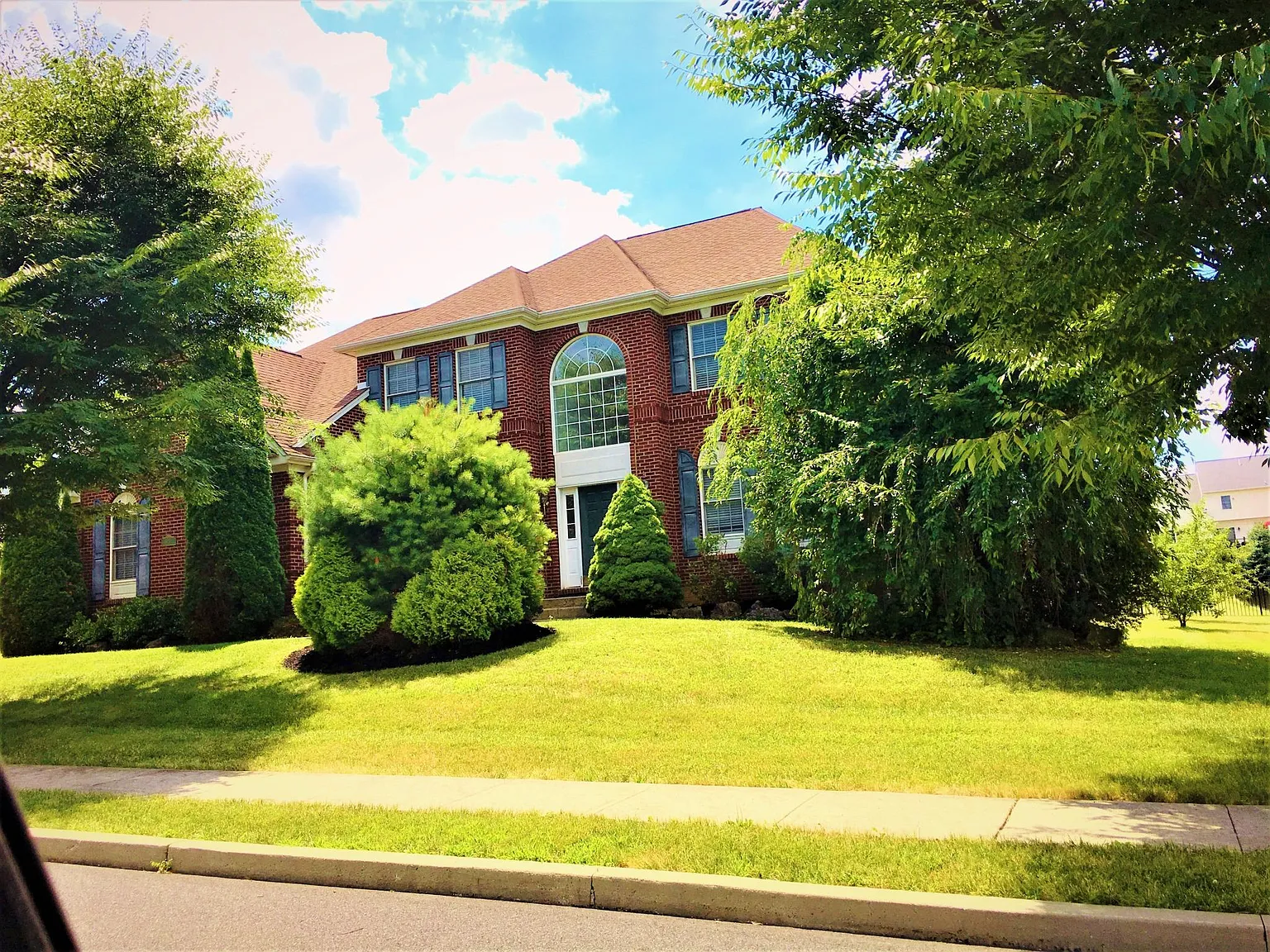 4 bed, 3183 sqft, $4,950 — Photo 3