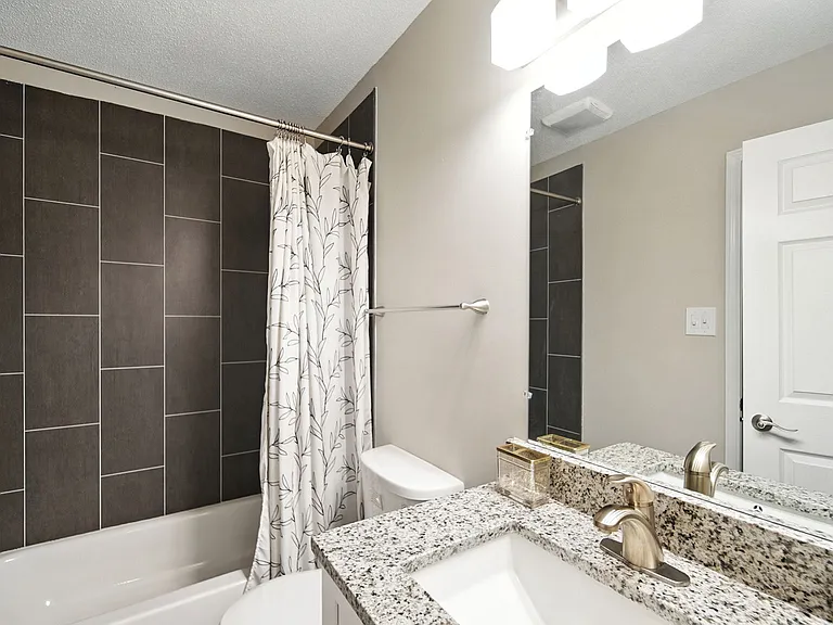 The Vale Apartments and Townhomes — Photo 6