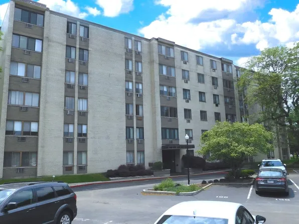 9740 S Pulaski Rd APT 107, Oak Lawn, IL 60453