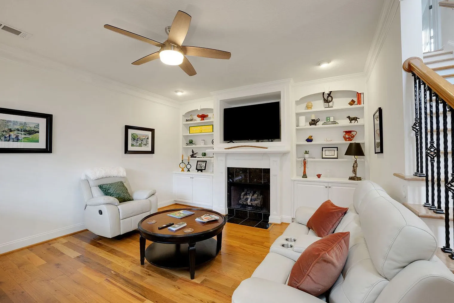 3 bed, 2.0 bath, 1819 sqft, $4,990 — Photo 3