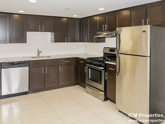 3rd image of 2521 N Lincoln Ave APT B4