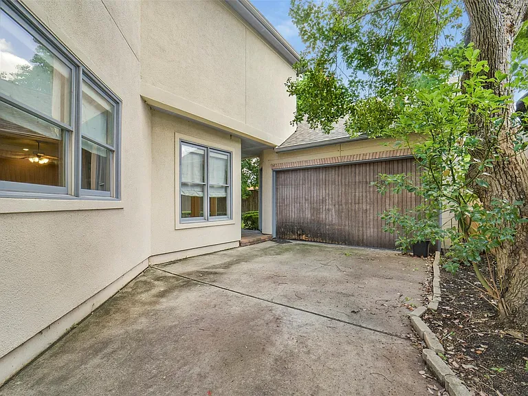 2307 Sheridan St — Photo 49