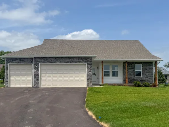 827 Kenai Ct, Roscoe, IL 61073