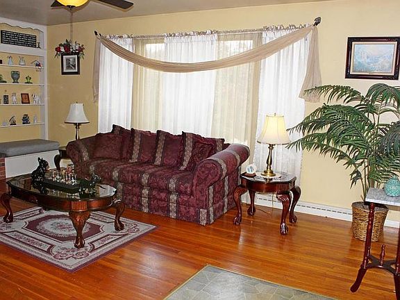 Spacious living room