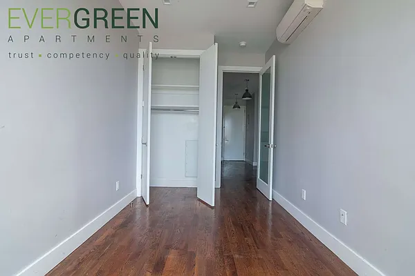 Rented by Evergreen Apartments BK | media 7