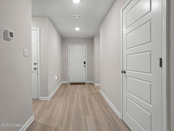 5th image of 118 Rosie Dr