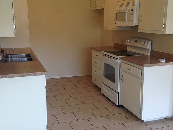 3rd image of 402 Craddock Ave