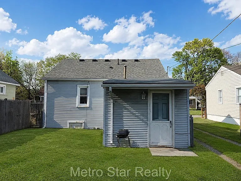 353 W Brockton Ave — Photo 2