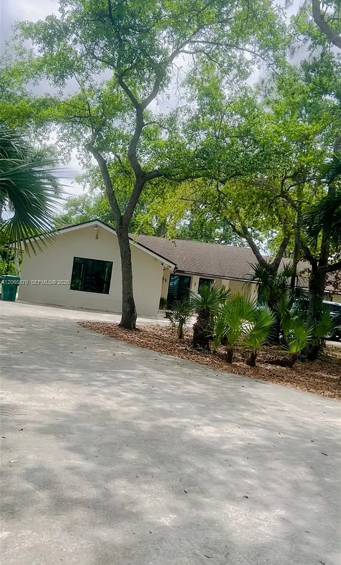 4 bed, 2.0 bath, 2336 sqft, $6,000 — Photo 2