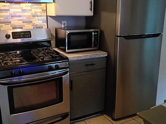 5th image of 1302 Diamond Dr