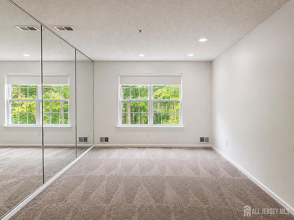 5th image of 207 Prestwick Way
