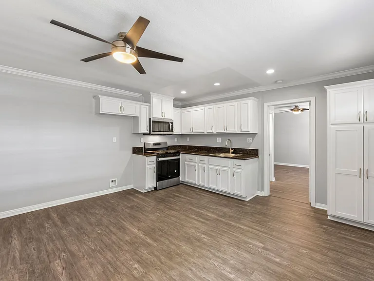 California Palms Apartments — Photo 26