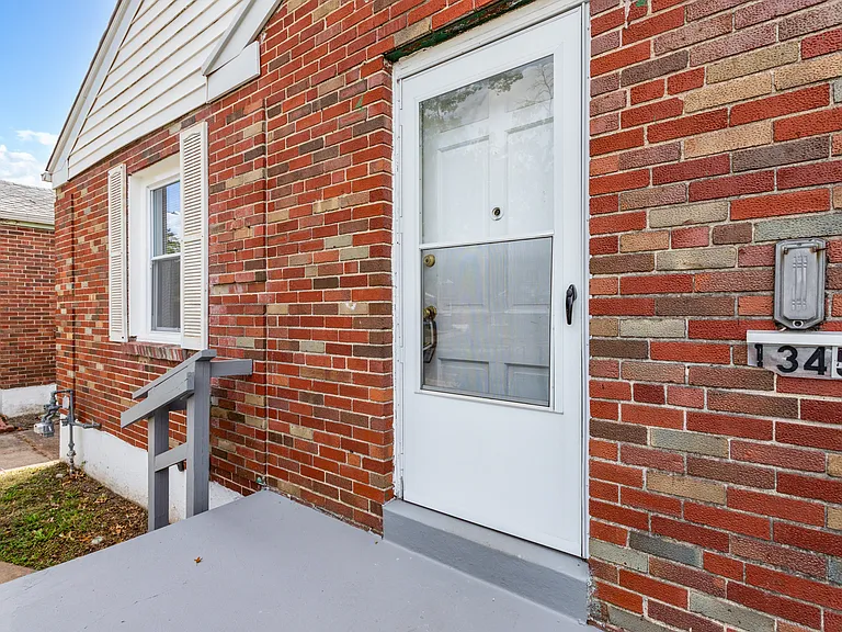 1345 Coolidge Dr — Photo 5