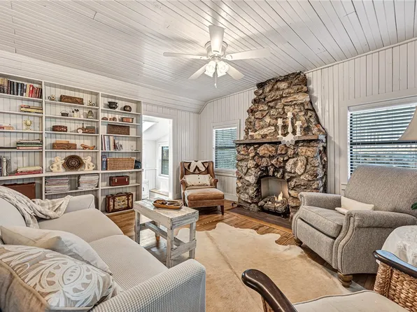 22981 Old Hotel Rd, Siloam Springs, AR 72761