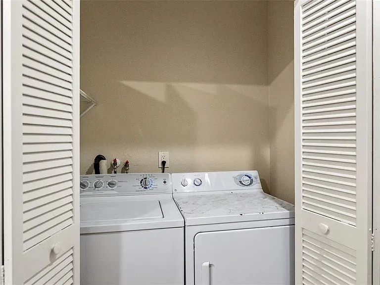 723 Pent St — Photo 12