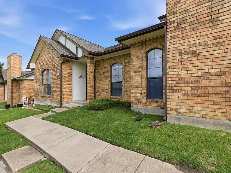 6324 Alissa Dr — Photo 4