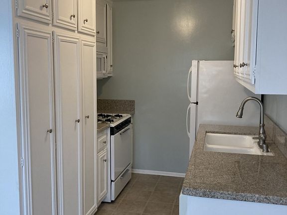 5th image of 1536 Brockton Ave #8