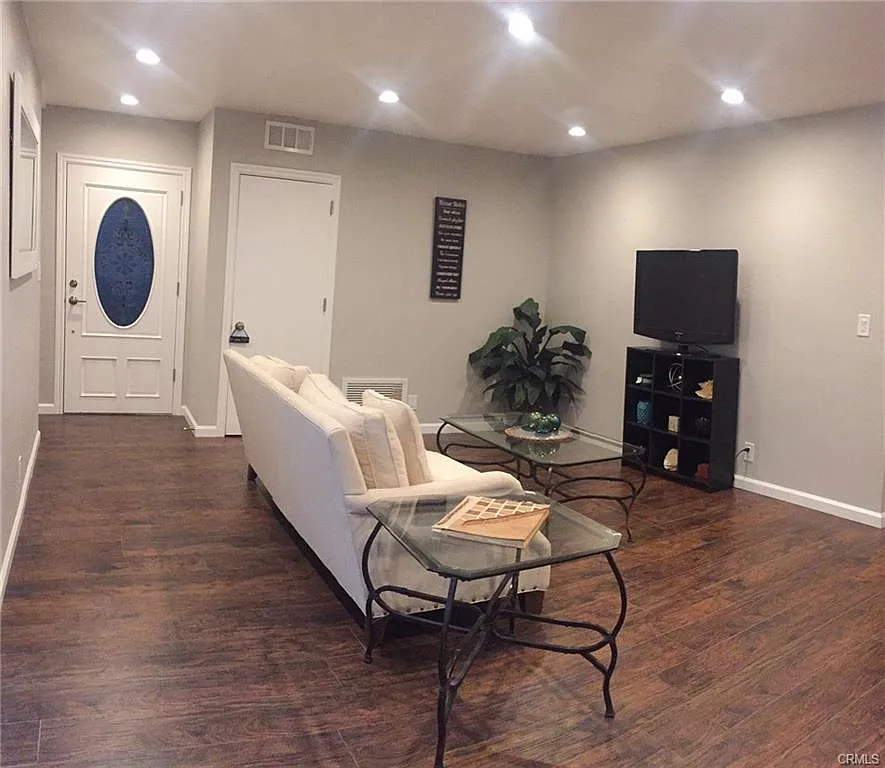 4 bed, 1787 sqft, $4,550 — Photo 3