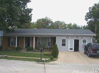 7135 Hollymont Dr, Saint Louis, MO 63123
