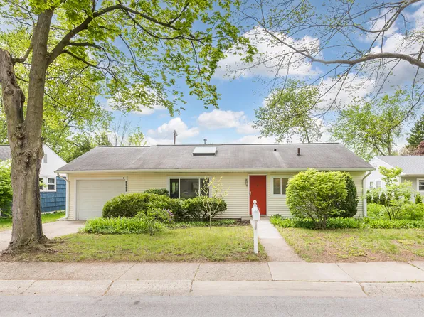 1932 Brock Ct, Ann Arbor, MI 48104