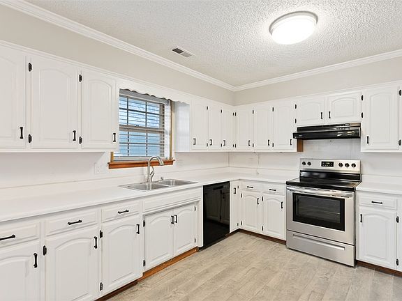 4th image of 814 S Orleans Dr
