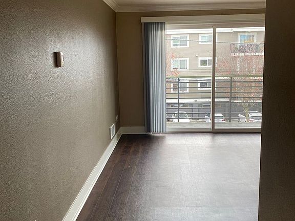 5th image of 2250 NW 59th St APT 204