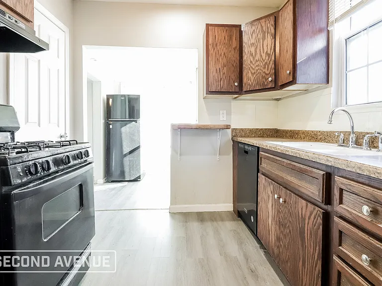 5121 Agnes Ave — Photo 8