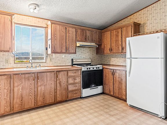 3rd image of 5090 Lake Ridge Road