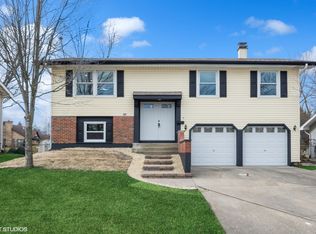 1380 N Oakmont Rd, Hoffman Estates, IL 60169