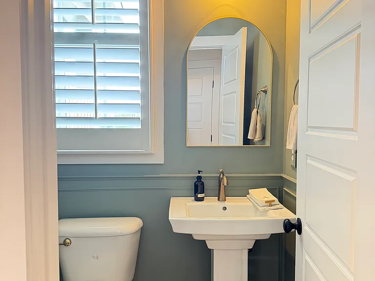 2212 Winthrop Way — Photo 8