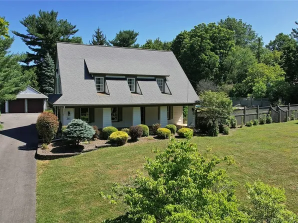 211 Collin Ave, Fayetteville, NY 13066