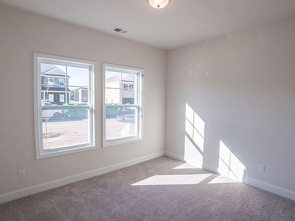 5th image of 905 Curlew Cir