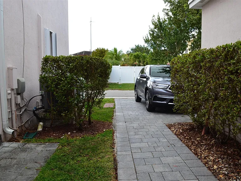 17093 SW 93rd St — Photo 33