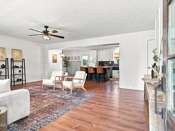 5th image of 1109 Willow Creek Cir