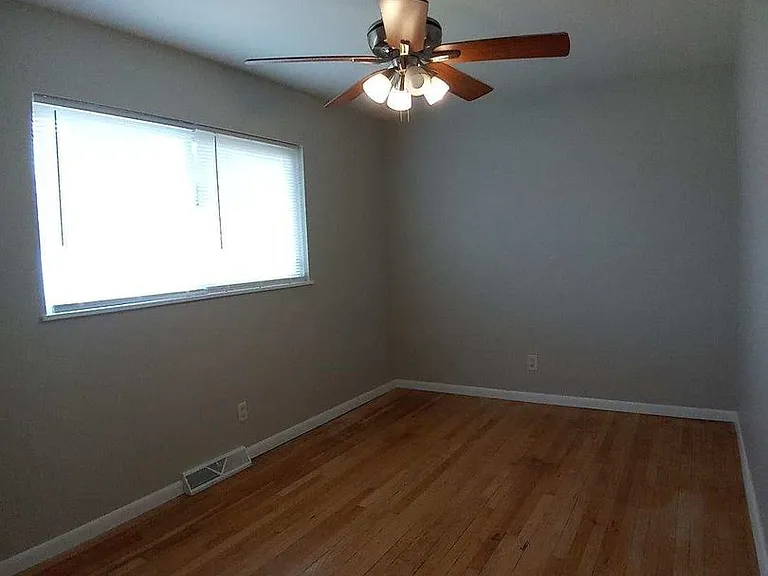 1805 Denton St — Photo 5