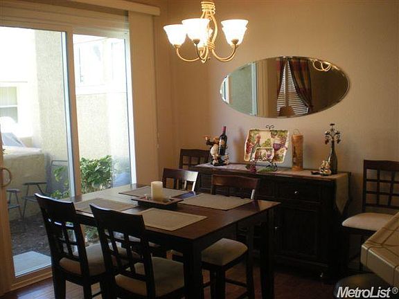 4th image of 1008 Esplanade Cir
