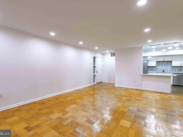 1 Stonehenge Cir #2 — Photo 26