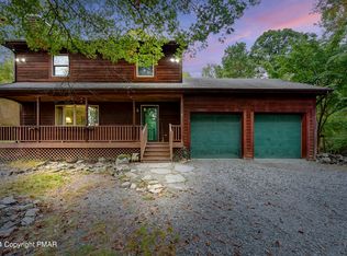 197 Blue Ridge Dr, Canadensis, PA 18325