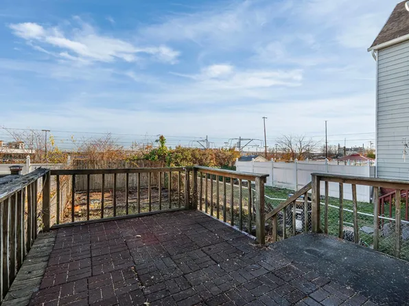 526 Avenue East image 13 of 18