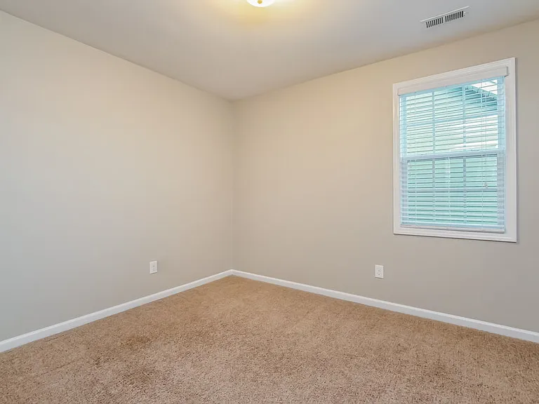 105 Sloan Dr — Photo 12